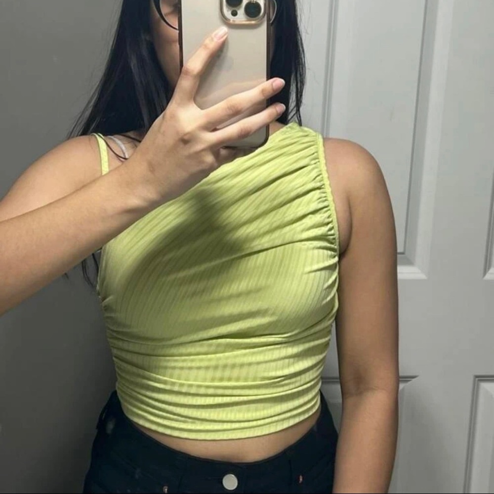 NEW! Ribbed Crop Top - Picture 4 of 4